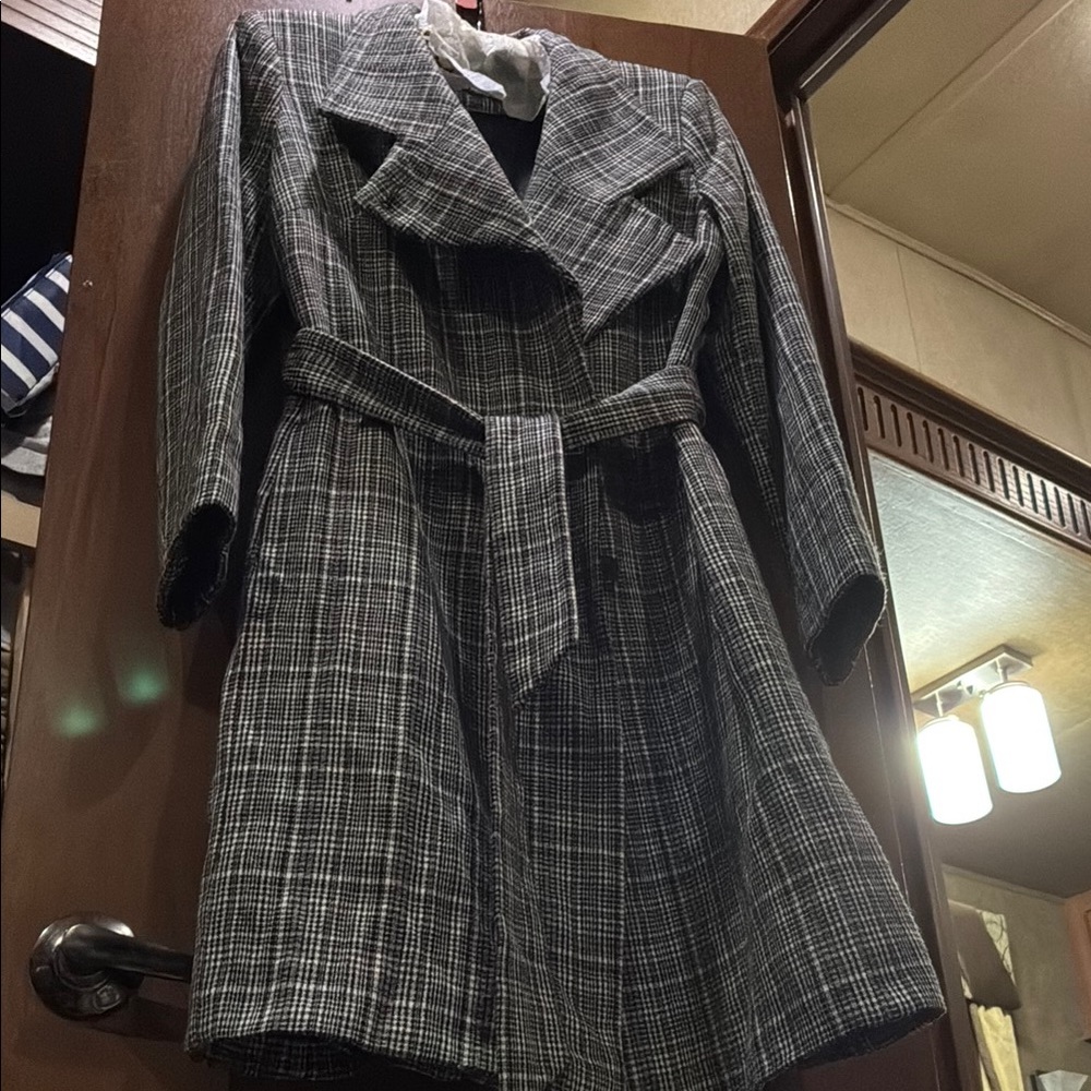 Reiss Black and White Trench Coat with Notched Lapel